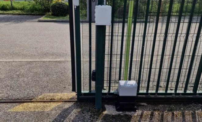 Installation d'un système de contrôle pour portail, Brignais, Secur’Connect